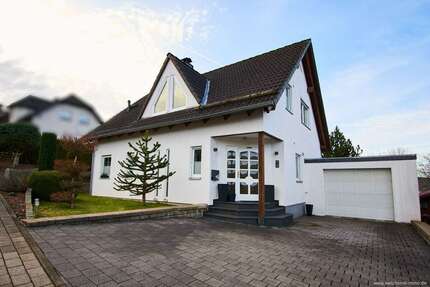 Haus zum Kaufen in Bestwig 359.000 € 137 m² 4 zimmer