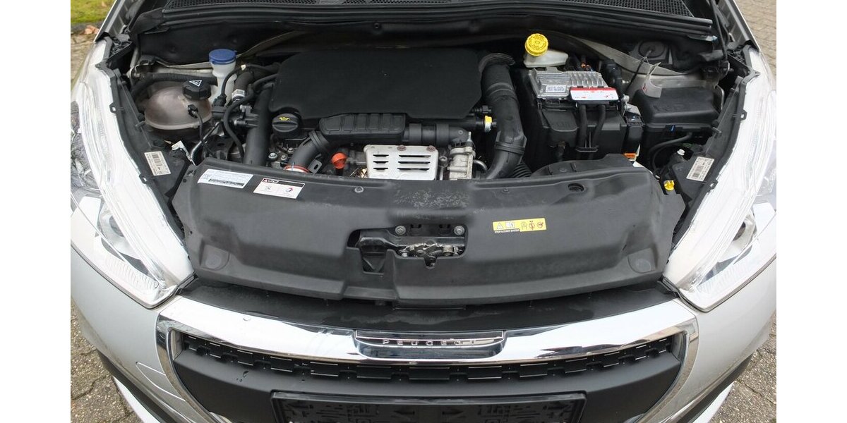 Peugeot 208 1.2 PURE TECH ALLURE KLIMAPDC SHZ SPORT LMF 98.599 km 7.500 &euro; Köln 50858