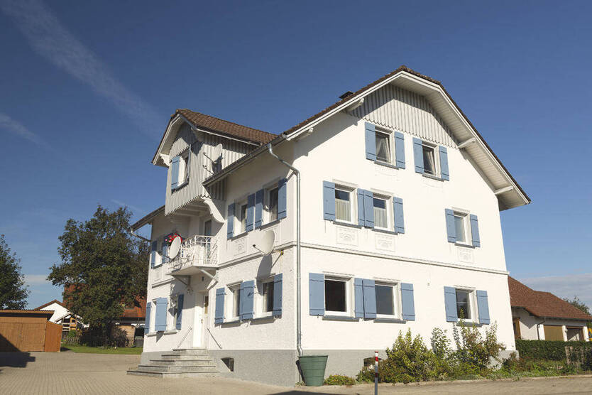 Stilvolles 3 Familienhaus mit 2 sofort beziehbaren Wohnungen in ruhiger Dorfrandlage