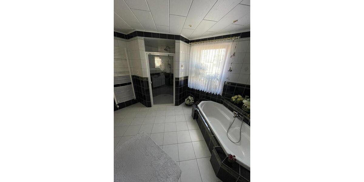 Einfamilienhaus Spremberg - 7 Zimmer, 220 m&sup2;, 214.000&euro; | Angebot:19879375