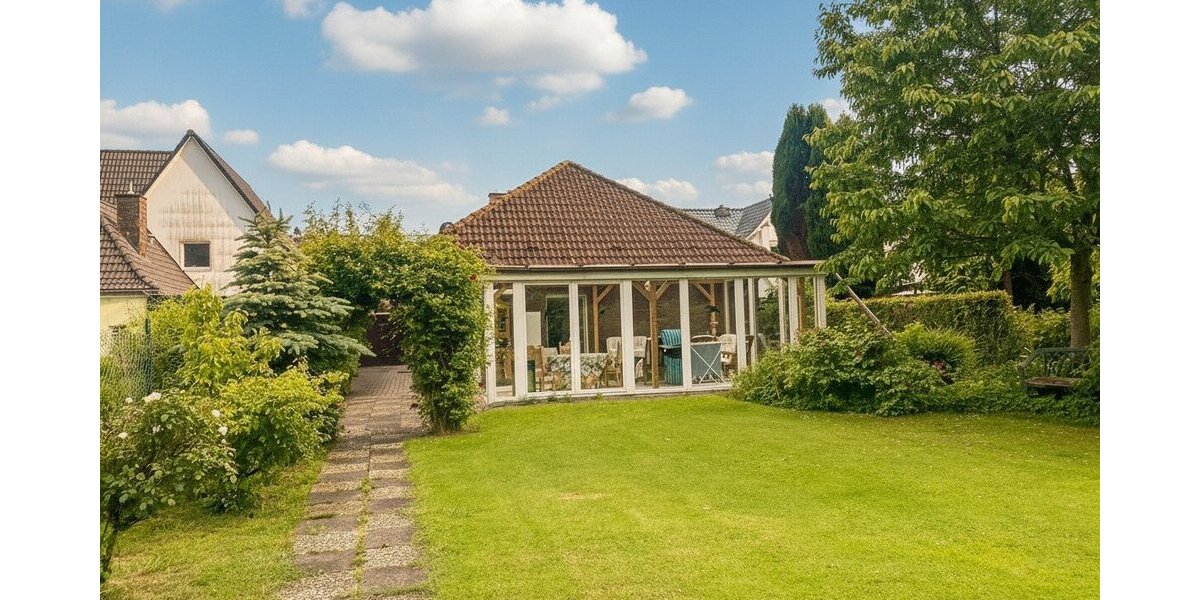 Walmdachbungalow in Marne - Stilvolles Wohnen mit Gartenblick und Wintergarten! - Bungalow Marne | Angebot:26835885