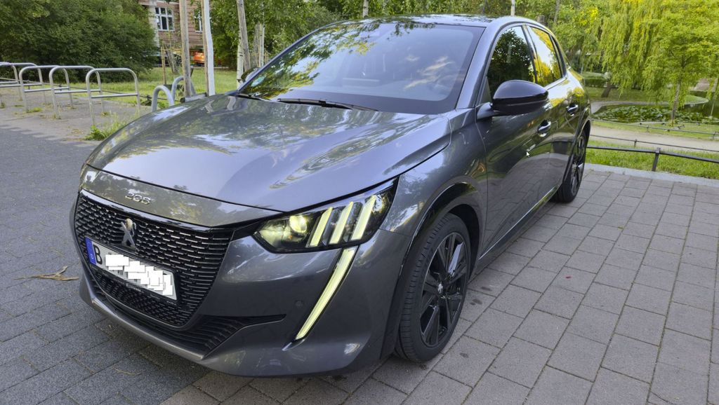 Peugeot 208 11.250 km 18.900 &euro; Berlin 12157