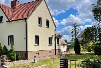 Charmante Doppelhaushälfte mit großem Garten in gefragter Lage 4 zimmer