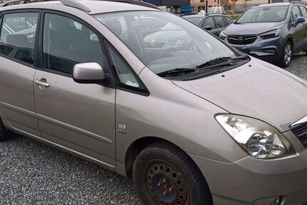 Toyota Corolla Verso 178.000 km 2.800 &euro; Wörth a.d.Donau 93086