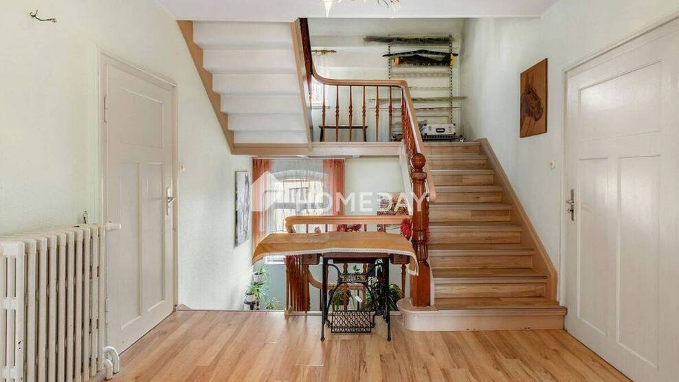 Viel Platz & Potenzial: EFH mit 8 Zimmern, Innenhof & Nebengelass auf großem Grundstück 8 zimmer