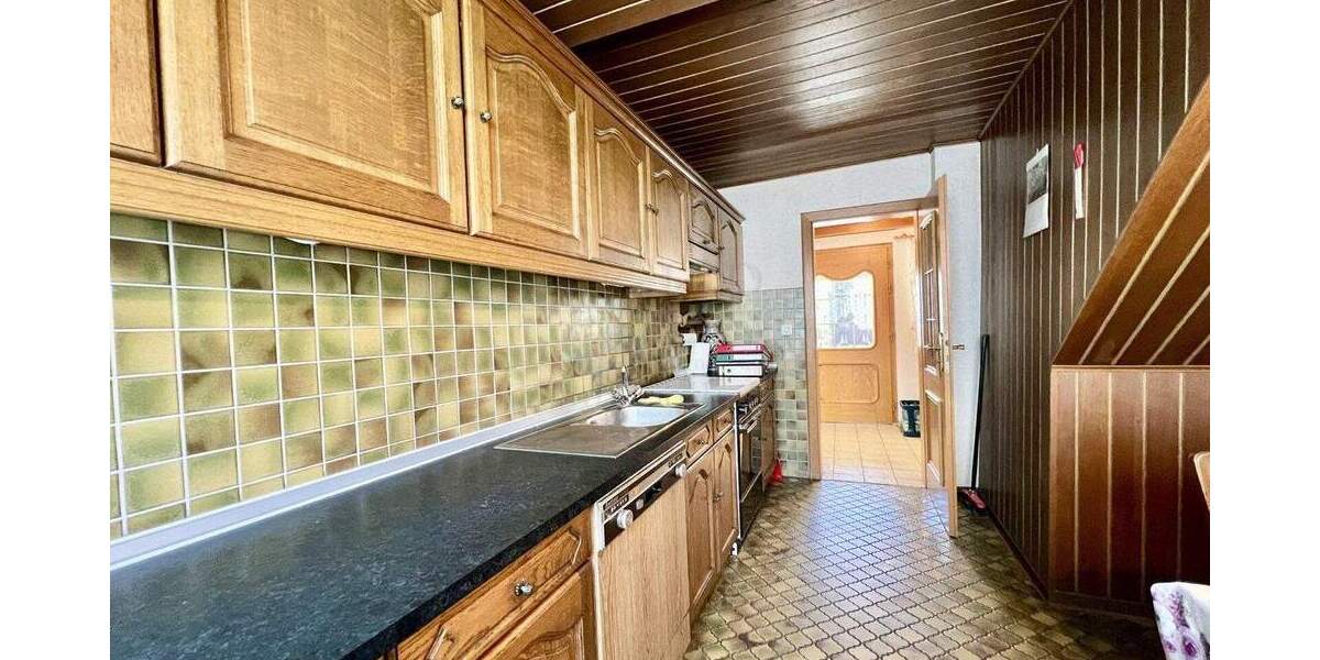 ERBENHEIM: GROSSZÜGIGES ANWESEN MIT SCHEUNE IN RUHIGER ZENTRUMSLAGE 7 zimmer