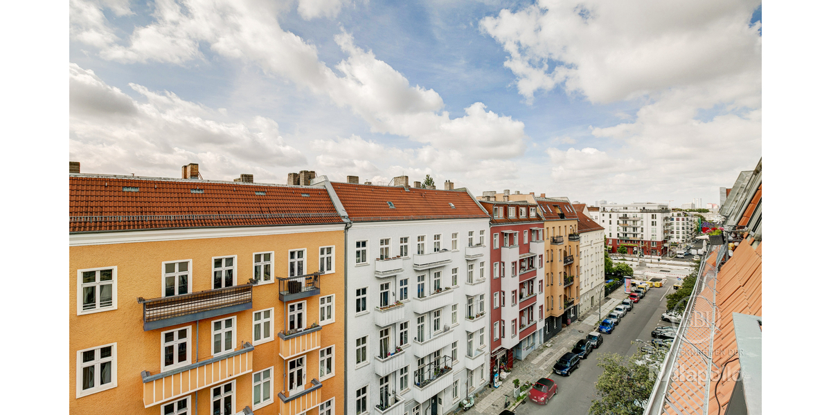 LICHTDURCHFLUTETE DACHGESCHOSSWOHNUNG MIT AUFZUG UND TERRASSE IN BEGEHRTER KIEZLAGE! - Dachgeschoßwohnung Berlin Friedrichshain | Angebot:26854784