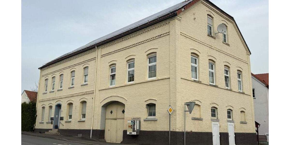Solides Mehrfamilienhaus mit fünf Wohneinheiten und zusätzlicher PV-Einnahme in Warburg- OT zimmer