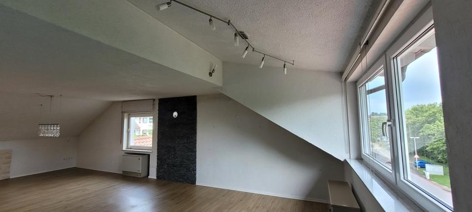 Dachgeschoßwohnung Bretten - 3 Zimmer, 102 m&sup2;, 1.070&euro; | Angebot:25044501