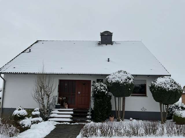 Einfamilienhaus Dassel - 9 Zimmer, 235 m&sup2;, 225.000&euro; | Angebot:25200356