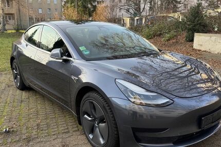 Tesla Model 3 80.342 km 18.600 &euro; Berlin 10715