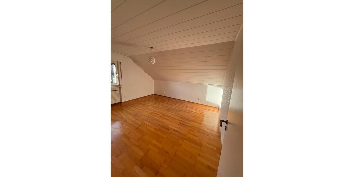 Dachgeschoßwohnung Erwitte - 4 Zimmer, 117 m&sup2;, 1.095&euro; | Angebot:24994339