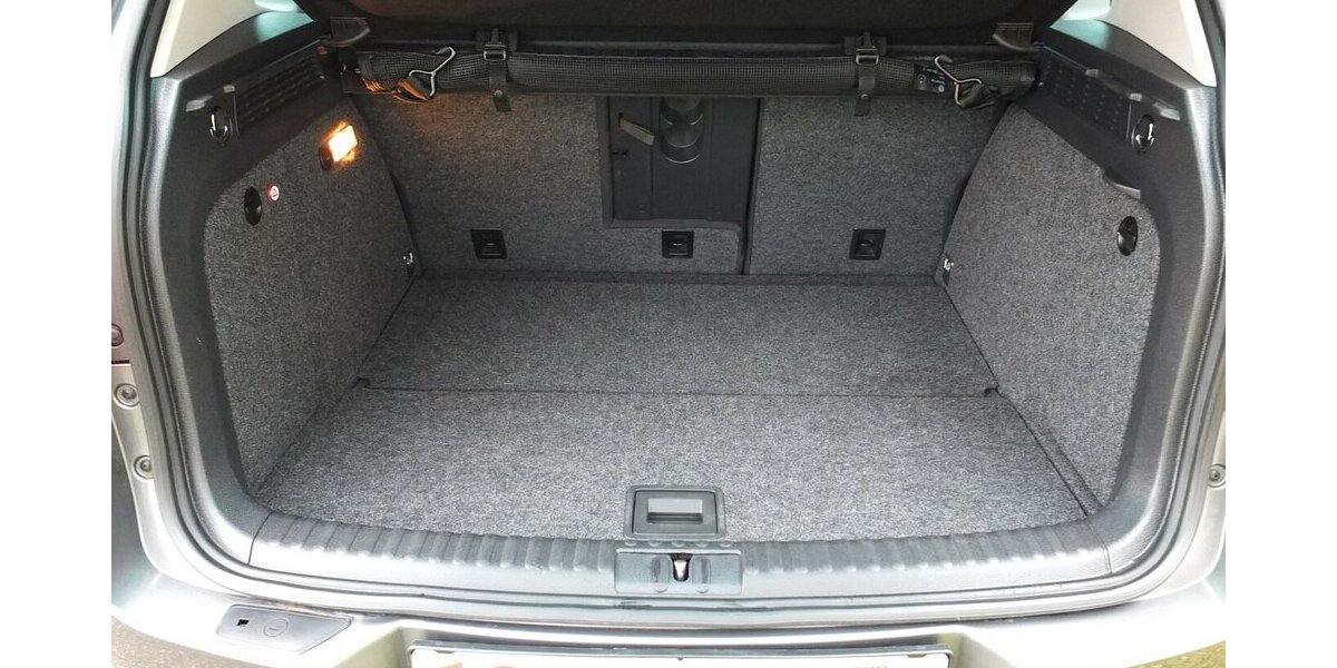 VW Tiguan TEAM orig.ATM ca 52 tkm XENON AHK PARKPILOT 112.432 km 10.398 &euro; Köln 50858