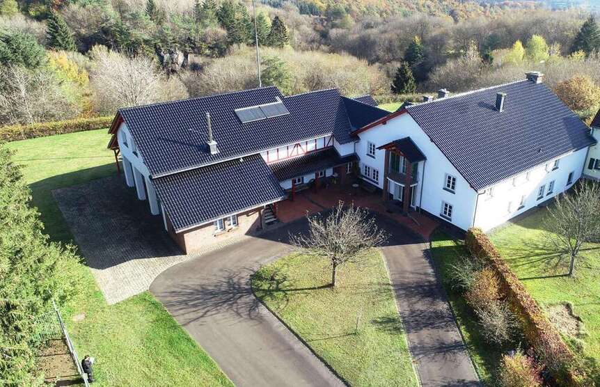 Haus zum Kaufen in Mehren 1.100.000 € 585.37 m²