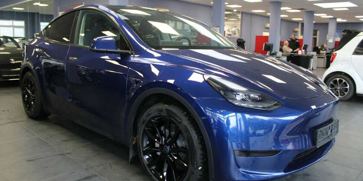 Tesla Model Y 33.530 km 32.980 &euro; Euskirchen-Flamersheim 53881
