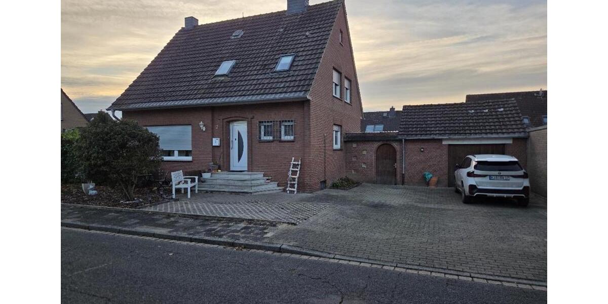 Heimeliges Einfamilienhaus mit Garage und viel Stauraum 4 zimmer