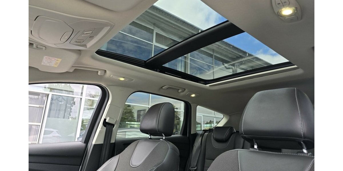 Ford Kuga 1.5/PANORAMA/4x4/NAVI/LEDER/KAMERA/AUT 89.014 km 11.800 &euro; Villingen-Schwenningen 78054
