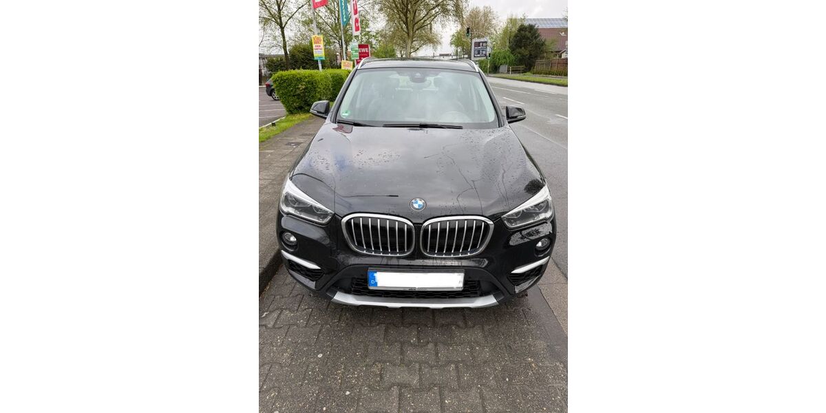 BMW X1 102.000 km 22.900 &euro; Paderborn 33102