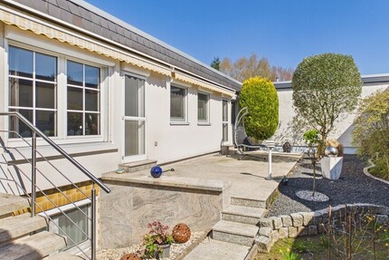 Einzigartiger Atrium-Bungalow in Maintal-Bischofsheim mit EBK, Traumgarten und Garage - Haus Maintal / Bischofsheim Bischofsheim | Angebot:26110603