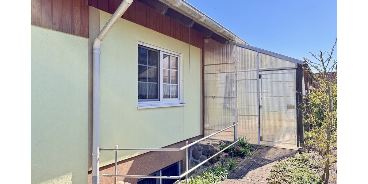 HORN IMMOBILIEN + Einfamilienhaus mit Einbauküche, Doppelgarage und Keller in Krugsdorf bei Pasewalk - Einfamilienhaus Krugsdorf | Angebot:26531984