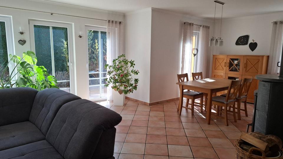 Einfamilienhaus Stockheim - 7 Zimmer, 240 m&sup2;, 450.000&euro; | Angebot:25414442