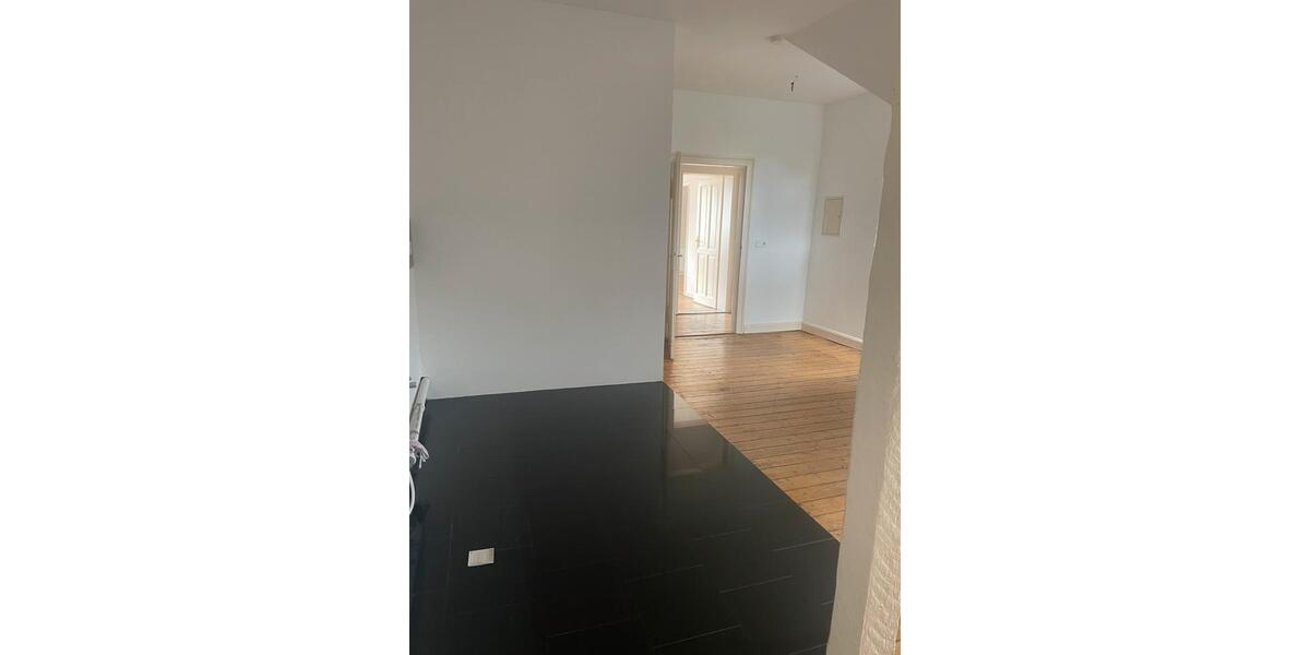 Etagenwohnung Wiesbaden Biebrich - 4 Zimmer, 105 m&sup2;, 1.090&euro; | Angebot:25962797