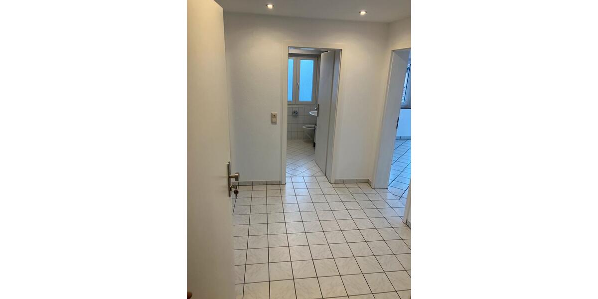 Neu renovierte 3 Zimmer Wohnung, Balkon, Badewanne 3 zimmer