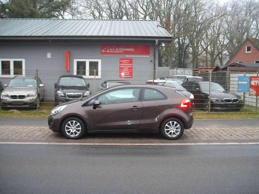 Kia Rio 164.117 km 3.399 € Loxstedt-Hahnenknoop 27612