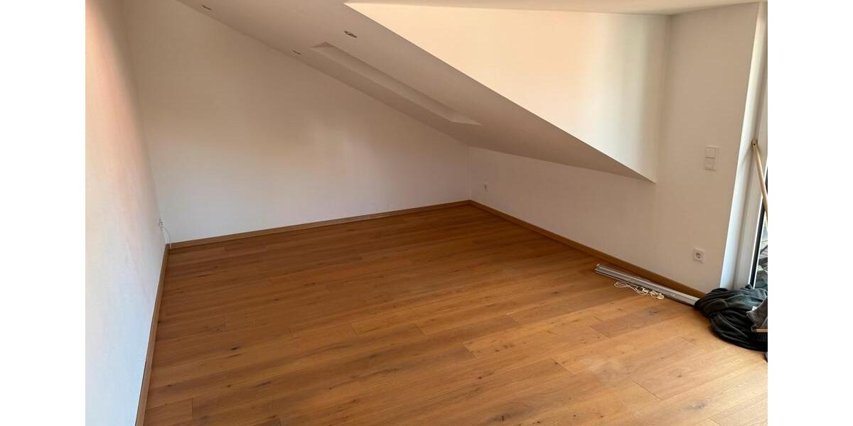 Dachgeschoßwohnung Kumhausen - 3 Zimmer, 78 m&sup2;, 1.300&euro; | Angebot:26399617