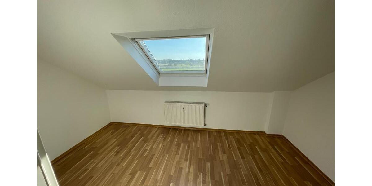 Dachgeschoßwohnung Hockenheim - 3 Zimmer, 77 m&sup2;, 239.000&euro; | Angebot:25396705