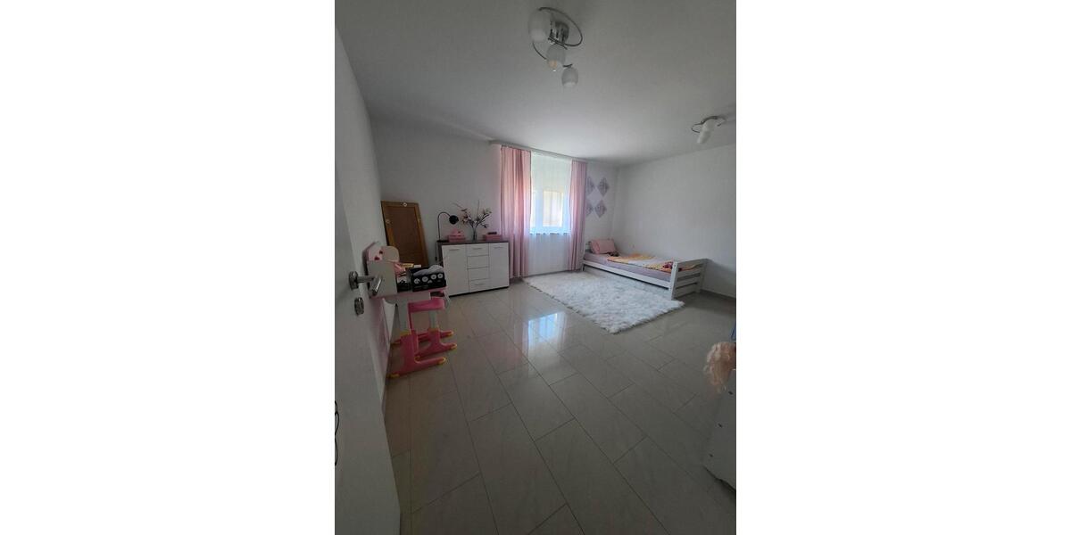 Etagenwohnung Mühlacker - 4 Zimmer, 135 m&sup2;, 1.700&euro; | Angebot:26683048