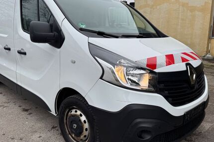 Renault Trafic 97.000 km 8.990 &euro; München 81829