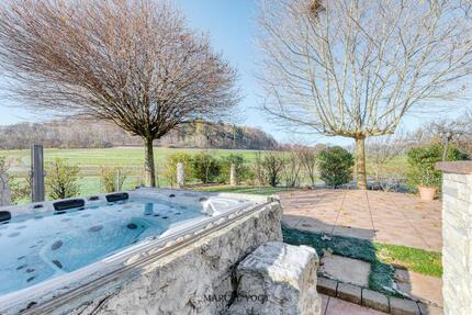 Großes Familienhaus mit Premium-Ausstattung und Vermietungsoption 8.5 zimmer