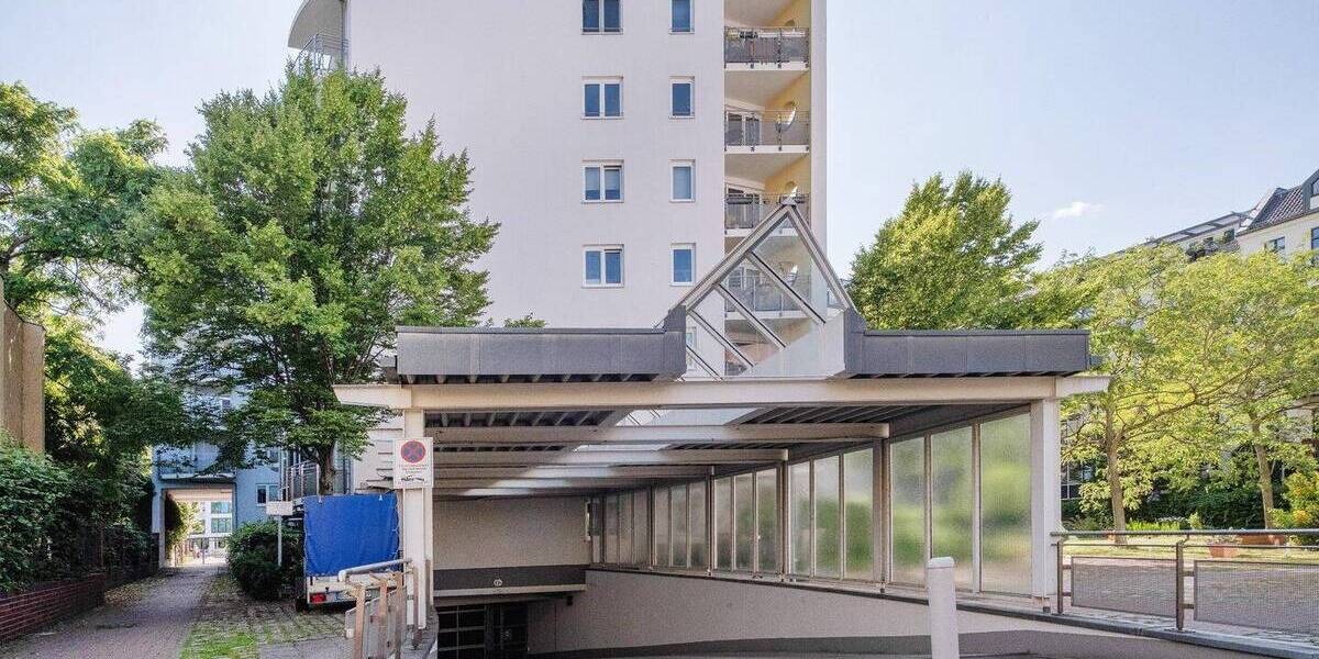 Zentraler Duplex-Tiefgaragenstellplatz nahe der Kieler Brücke in Mitte zimmer
