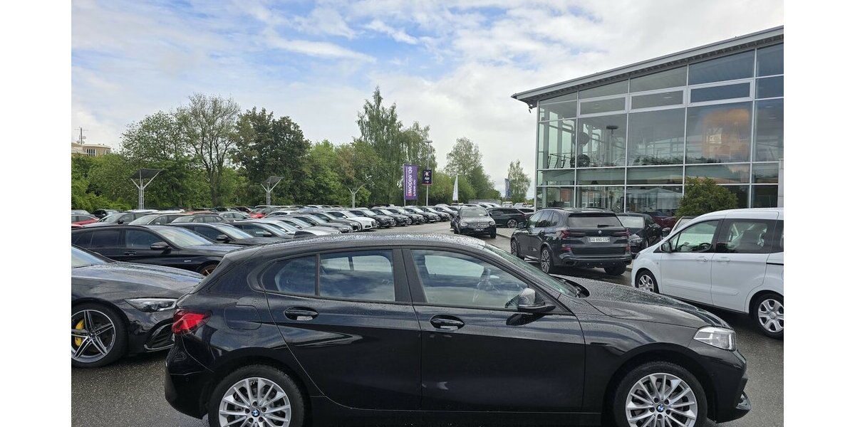 BMW 118i ADVANTAGE/VIRTUAL/NAVI//SITZHEIZUNG/1.HAND 28.344 km 24.900 &euro; Villingen-Schwenningen 78054