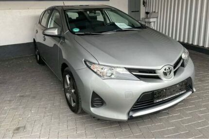 Toyota Auris 73.000 km 7.600 &euro; Berlin 10553