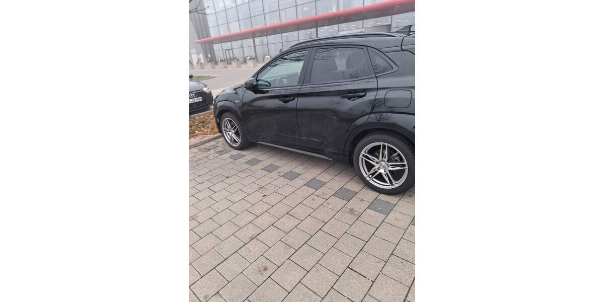 Hyundai KONA 17.600 km 21.990 &euro; Pforzheim 75180