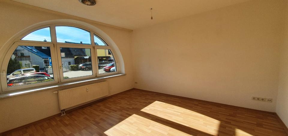 Hochparterre Stollberg (Erzgebirge) - 2 Zimmer, 60 m&sup2;, 360&euro; | Angebot:26098806