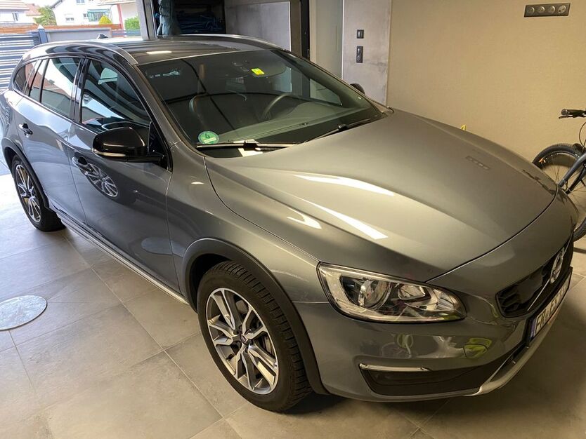 Volvo V60 Cross Country 220.000 km 14.000 € Neuenburg 79395