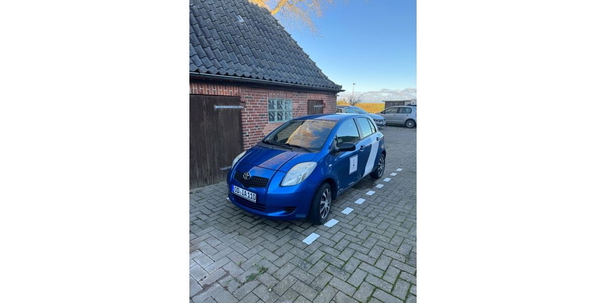 Toyota Yaris 148.000 km 2.399 &euro; Oststeinbek 22113
