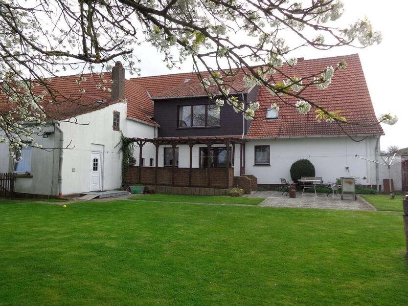 Tolles Zweifamilienhaus mit viel Platz und großem Garten