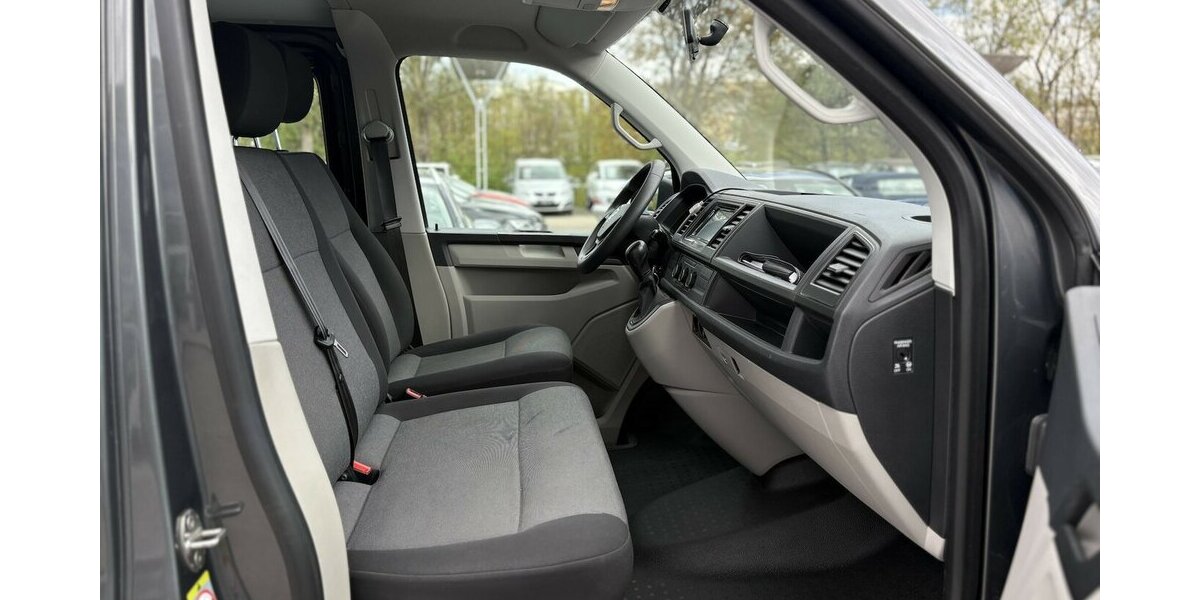 VW T6 Transporter Kasten 9-SITZER/AHK/NAVI/KAMERA 114.224 km 24.900 &euro; Villingen-Schwenningen 78054