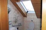 2-Familienhaus + DG-Wohnung mit großem Garten in ruhiger Lage! 8 zimmer
