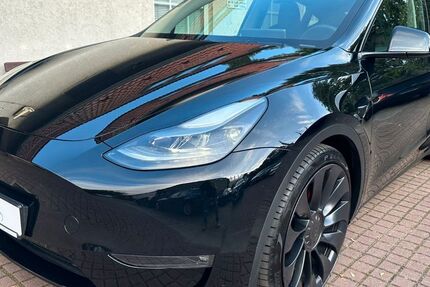 Tesla Model Y 47.601 km 43.975 € Berlin 13059