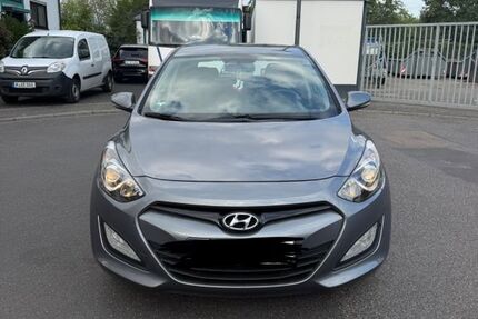 Hyundai i30 98.000 km 7.400 &euro; Köln 51149