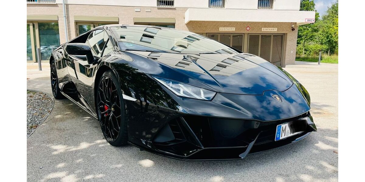 Lamborghini Huracán 6.000 km 275.990 &euro; München 81825
