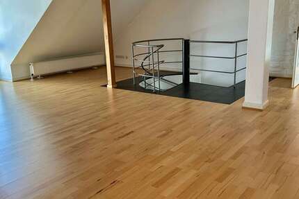 Haus Dockendorf - 4 Zimmer, 161 m&sup2;, 1.100&euro; | Angebot:26418003
