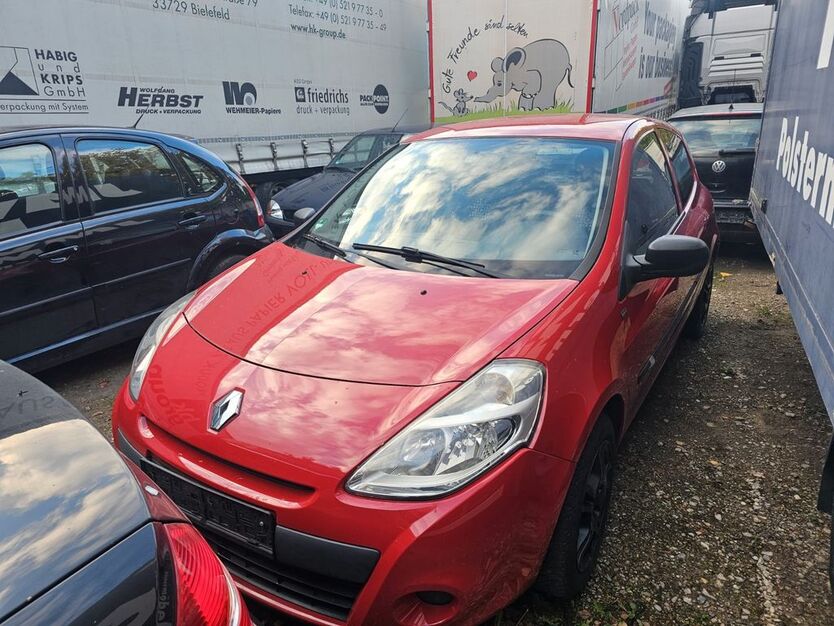 Renault Clio 96.734 km 2.799 € Hannover 30419