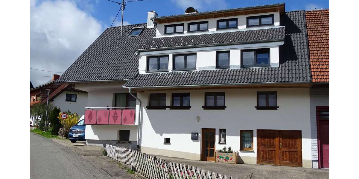 Einfamilienhaus Bonndorf Gündelwangen - 11 Zimmer, 292 m&sup2;, 420.000&euro; | Angebot:25743835