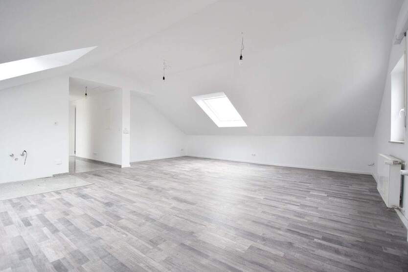 Erstbezug nach Sanierung: Dachgeschoss-Wohnung mit Gemeinschaftsgarten 2 zimmer